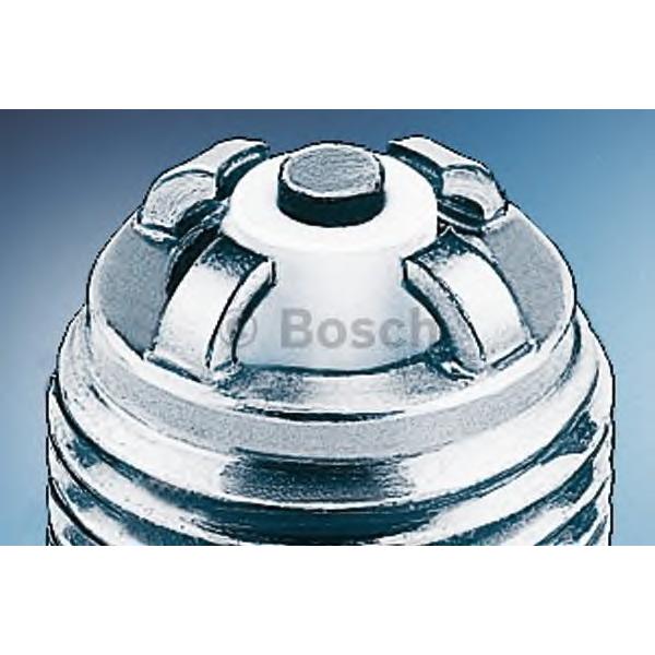 BOSCH - 0 242 235 748 (Свеча зажигания)